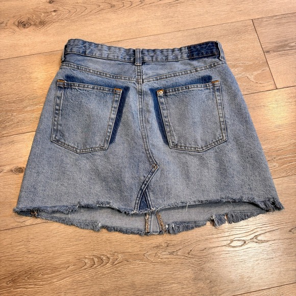 H&M Distressed‎ Denim Mini Skirt Raw Hem Blue Size 10 Casual Summer Festival - Picture 2 of 4